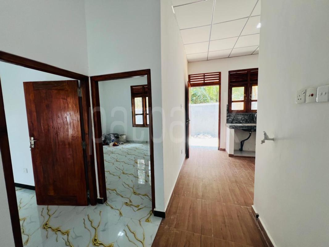 House for Sale in Yakkala ads-image-1