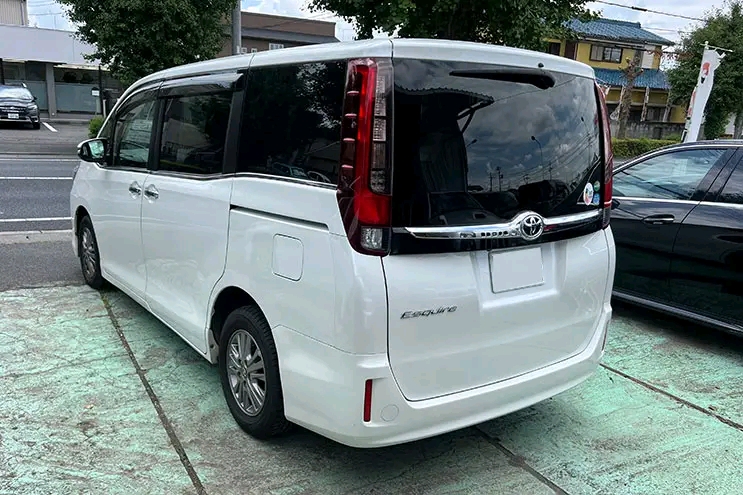 Toyota Esquire 2015 - Used Van sale in Sri Lanka - patpat.lk