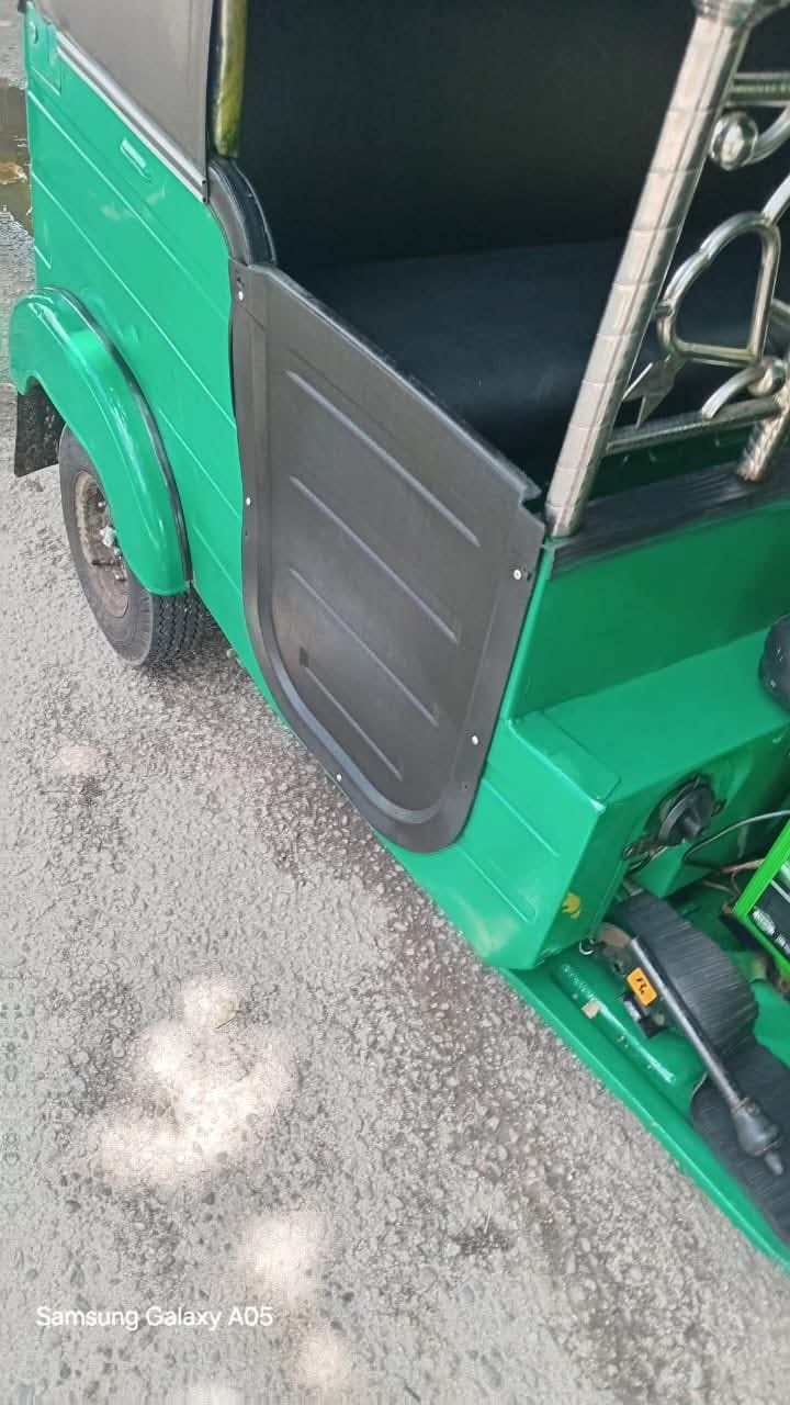 Bajaj 4 stroke 2013 - Used Three wheeler sale in Sri Lanka - patpat.lk