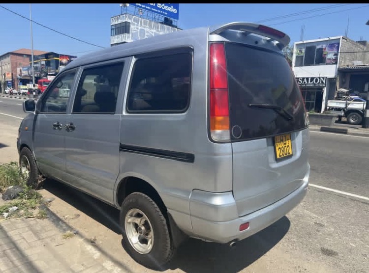 Toyota Noah 1997 - Used Van sale in Sri Lanka - patpat.lk