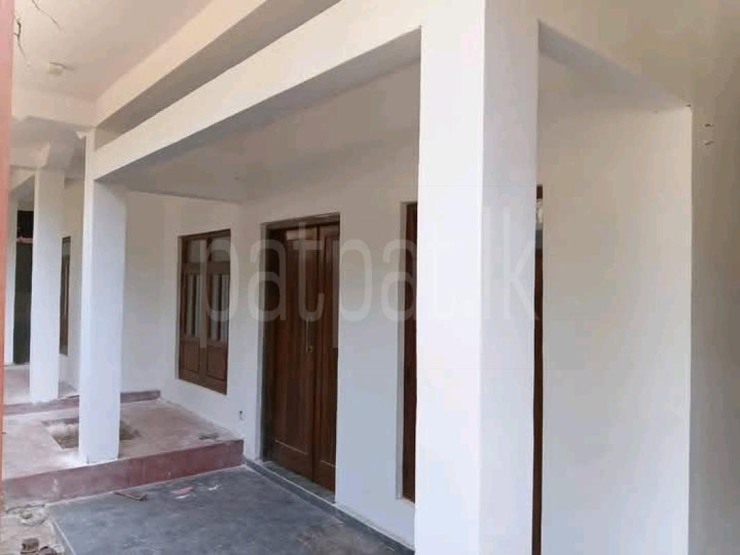 House for Sale in Menikhinna