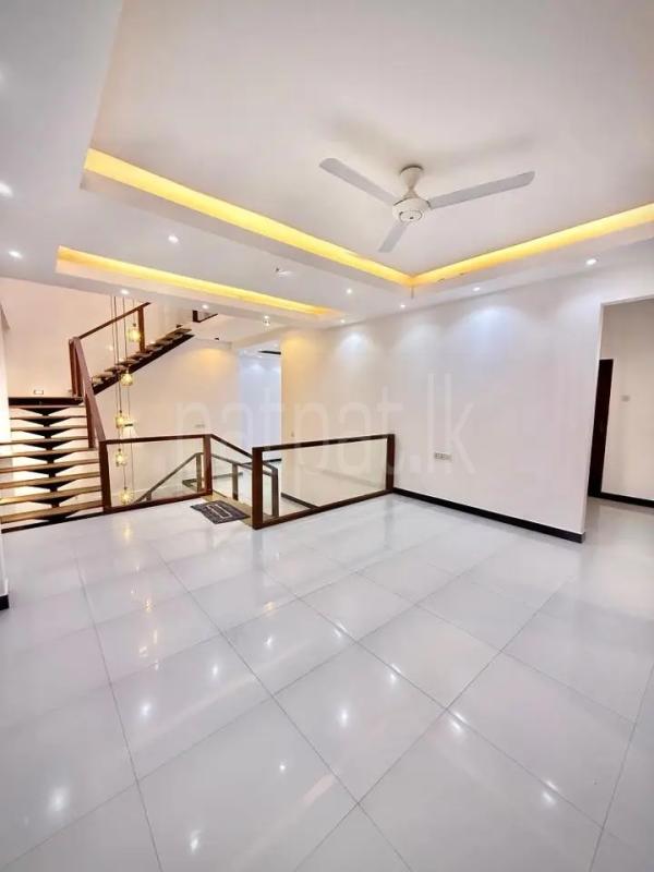 House for Sale in Athurugiriya