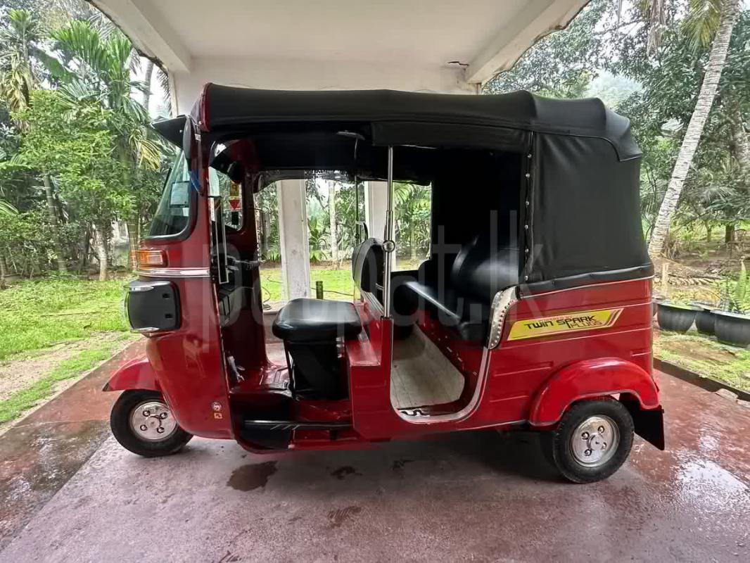 Bajaj 4 stroke 2016 - பயன்படுத்தப்பட்டது முச்சக்கர வண்டி sale in Sri Lanka - patpat.lk