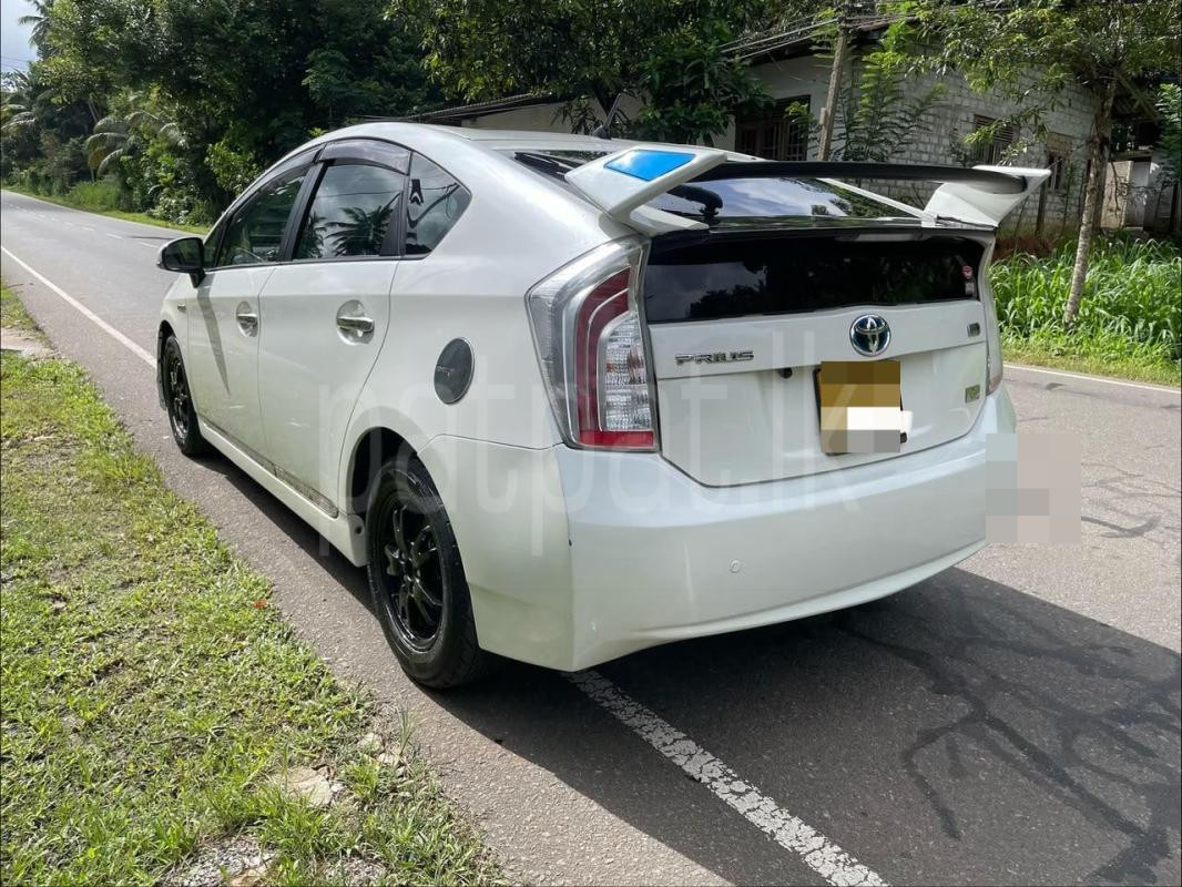 Toyota PRIUS S TOURUING 2014 - பயன்படுத்தப்பட்டது கார் sale in Sri Lanka - patpat.lk