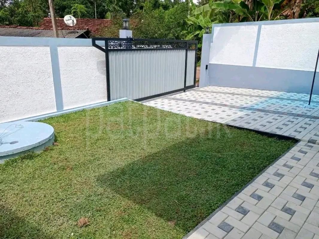 House for Sale in Weliveriya ads-image-1