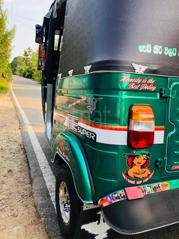Bajaj Three Wheel 2006 - பயன்படுத்தப்பட்டது முச்சக்கர வண்டி sale in Sri Lanka - patpat.lk
