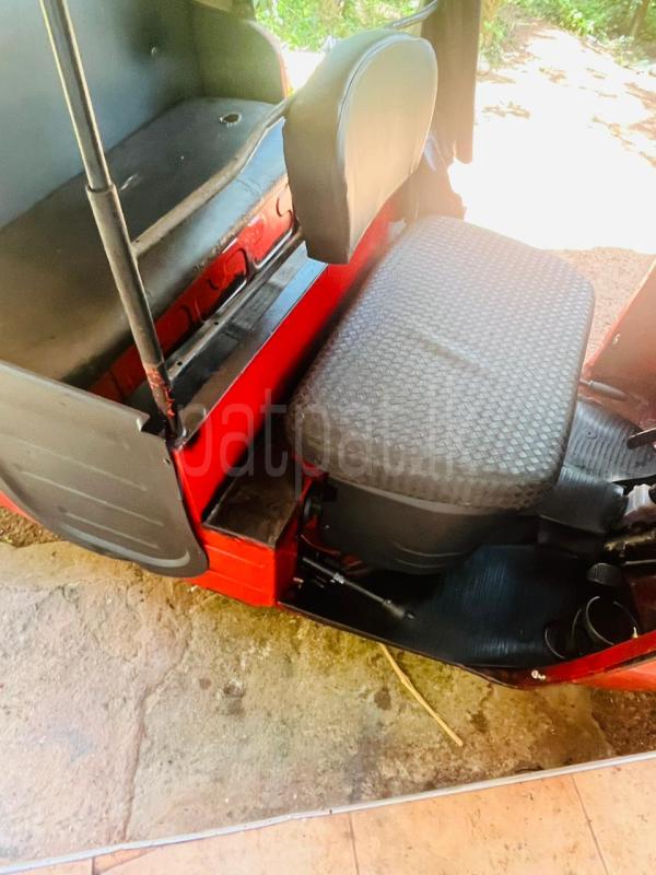 Bajaj Three Wheel 2014 - பயன்படுத்தப்பட்டது முச்சக்கர வண்டி sale in Sri Lanka - patpat.lk