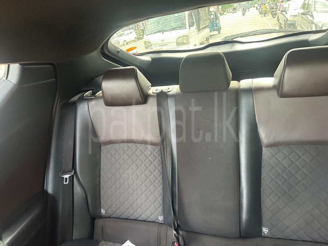Toyota CHR 2018 - பயன்படுத்தப்பட்டது SUV sale in Sri Lanka - patpat.lk
