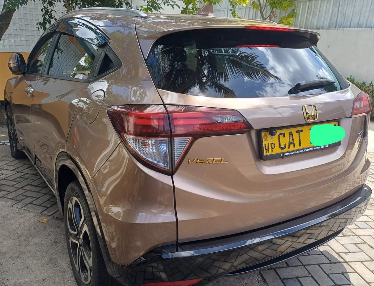 Honda Vezel 2016 - Used SUV sale in Sri Lanka - patpat.lk