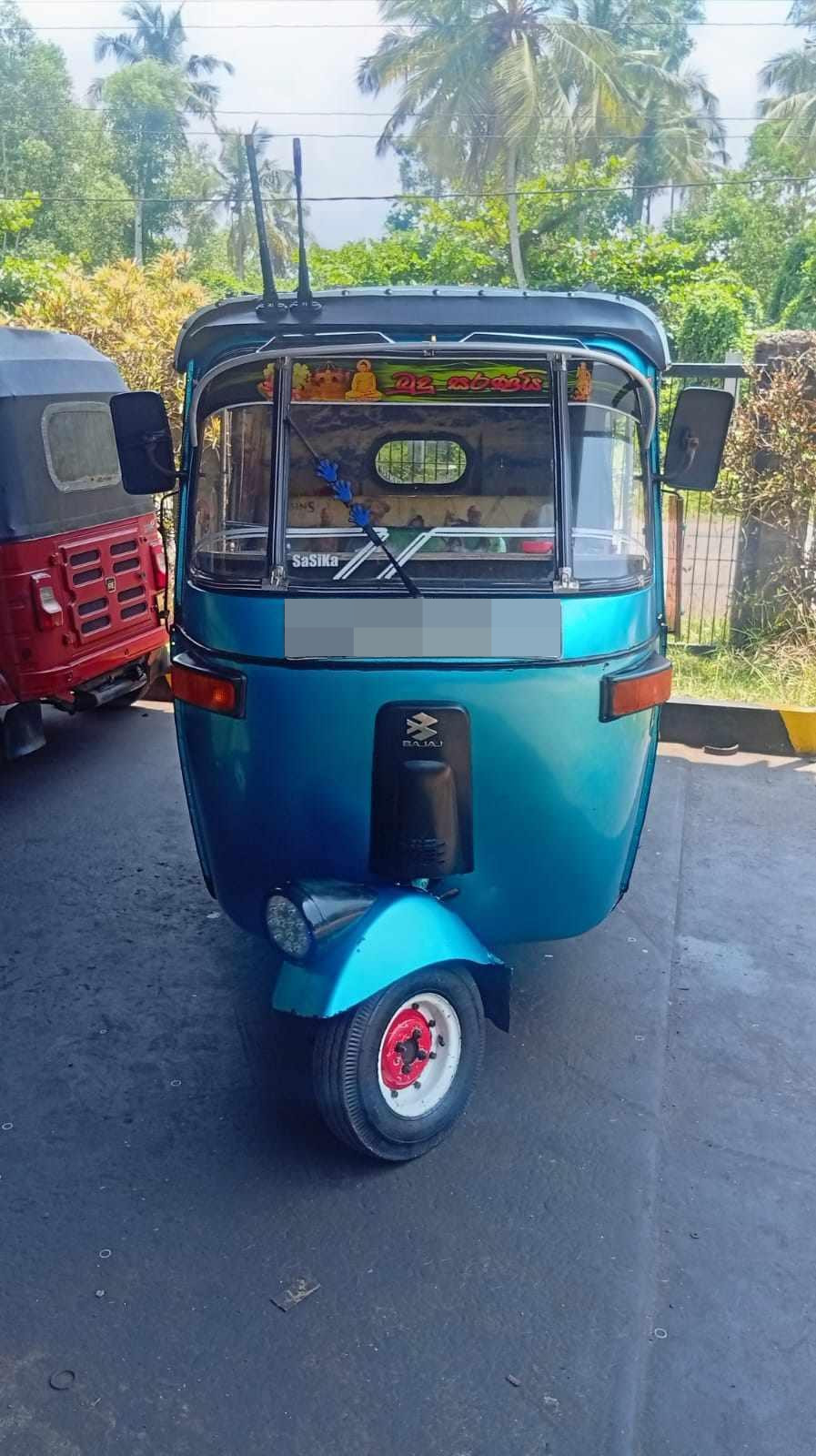 Bajaj Three Wheel 2006 ads-image-1