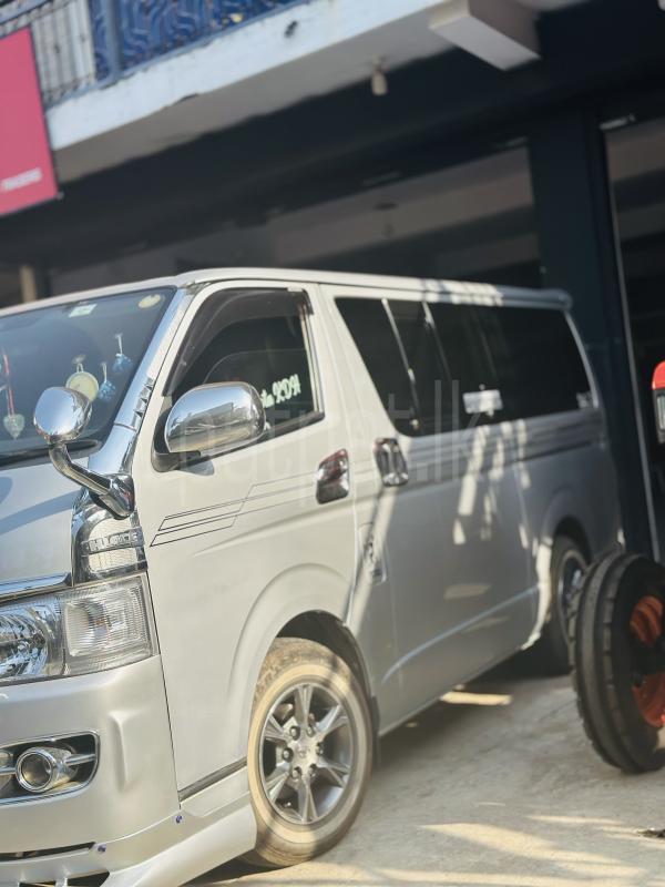 Toyota Hiace 2007 - பயன்படுத்தப்பட்டது வேன் sale in Sri Lanka - patpat.lk