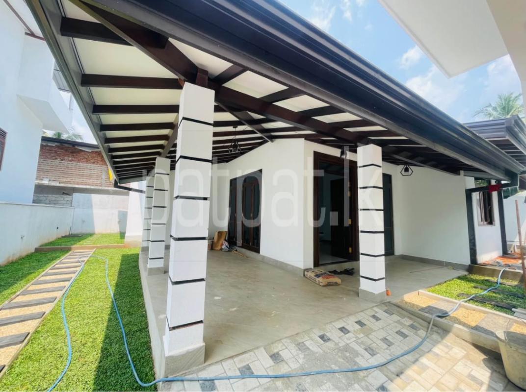 House for Sale in Athurugiriya