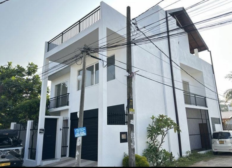 House for Sale in Thalapathpitiya ads-image-1
