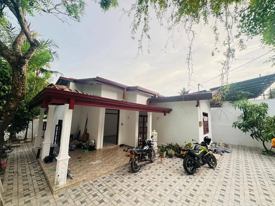 House for Sale in Athurugiriya ads-image-1