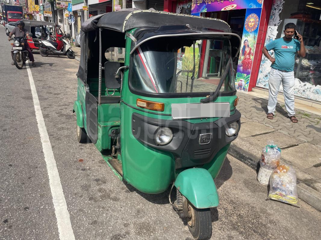 Bajaj 4 stroke 2015 - பயன்படுத்தப்பட்டது முச்சக்கர வண்டி sale in Sri Lanka - patpat.lk