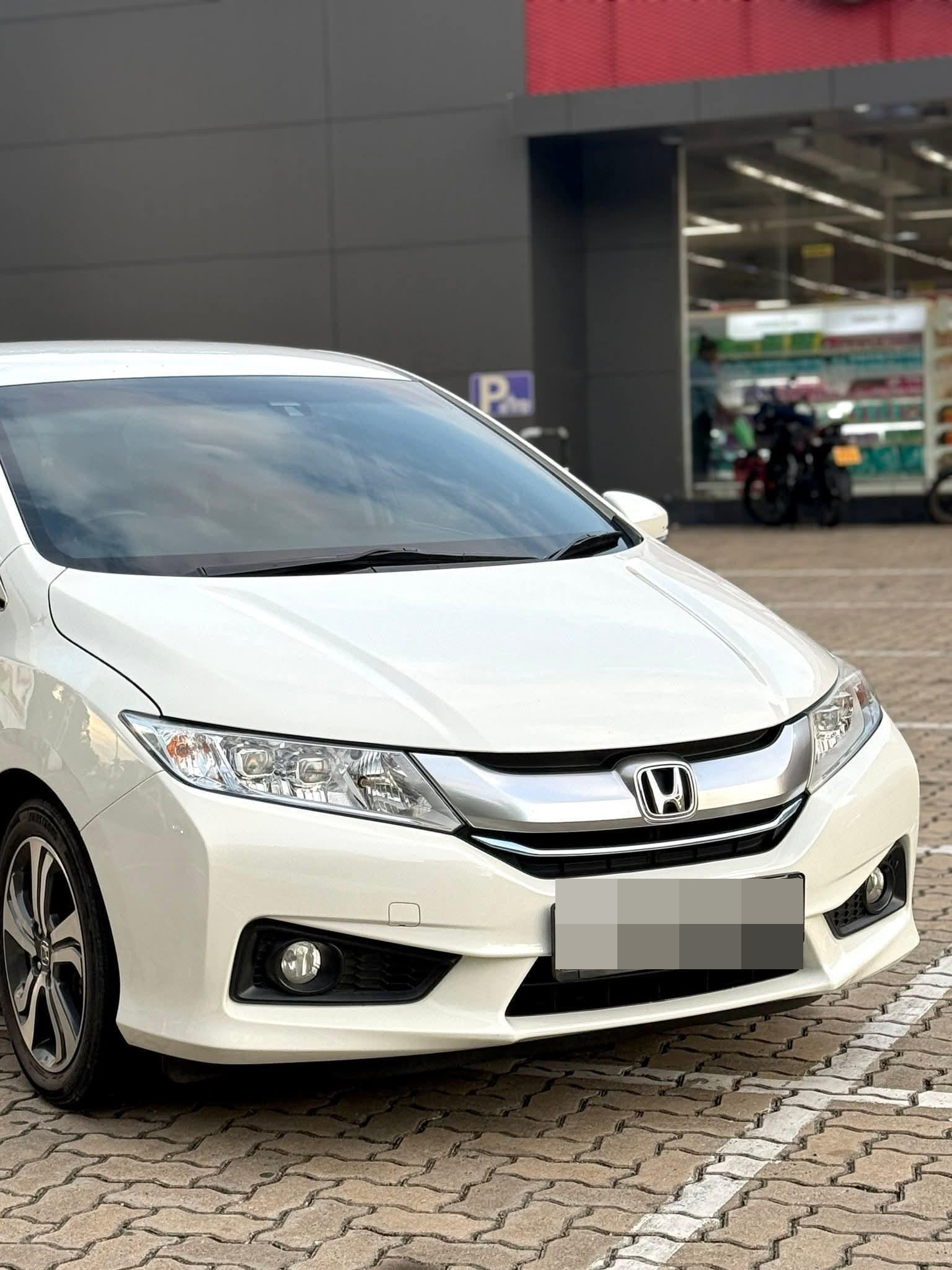 Honda Grace 2016 ads-image-1