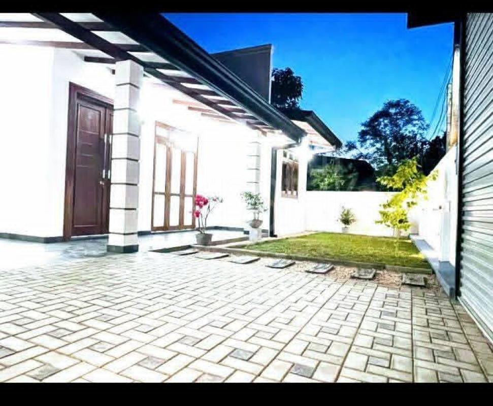 House for Sale in Athurugiriya