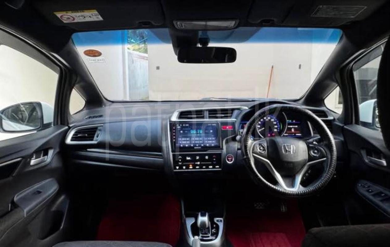 Honda FIT S HYBRID 2015 - භාවිතා කරන ලද කාර් sale in Sri Lanka - patpat.lk