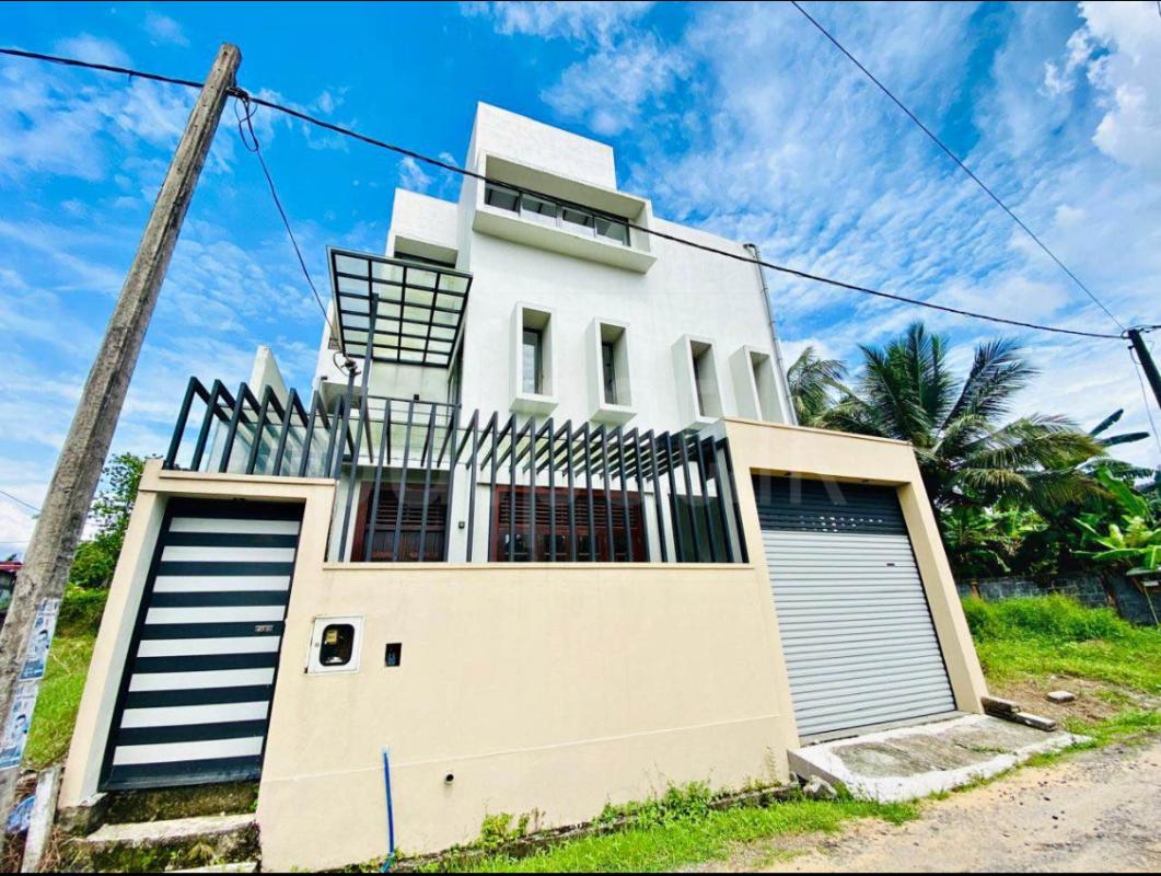 House for Sale in Athurugiriya