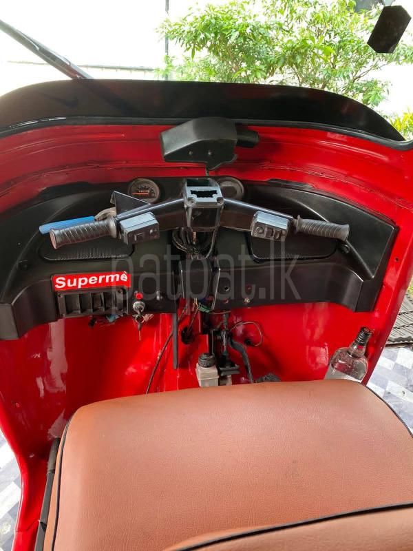 Bajaj 4 stroke 2011 - பயன்படுத்தப்பட்டது முச்சக்கர வண்டி sale in Sri Lanka - patpat.lk