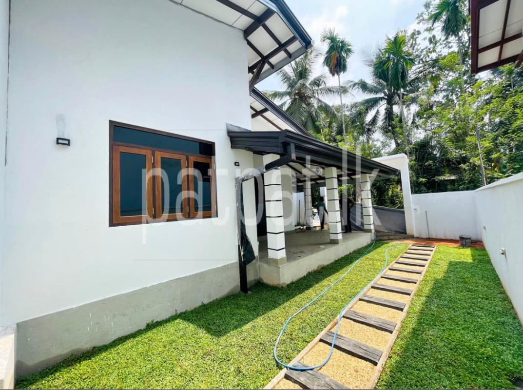 House for Sale in Athurugiriya