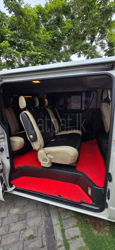 Toyota Hiace 2015 - பயன்படுத்தப்பட்டது வேன் sale in Sri Lanka - patpat.lk
