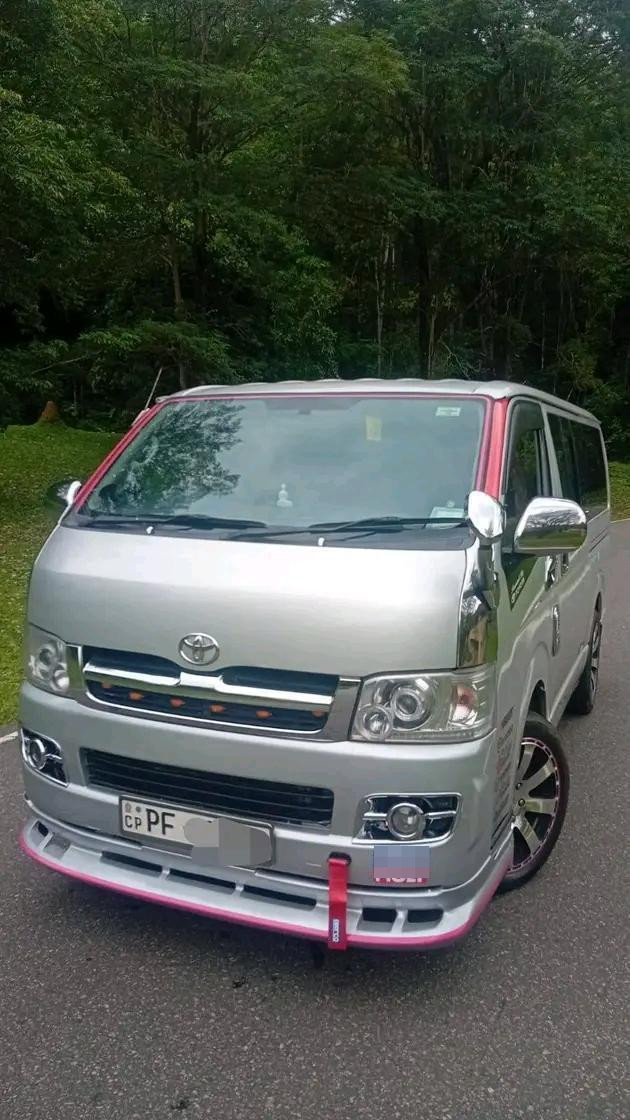 Toyota Hiace 2011 - பயன்படுத்தப்பட்டது வேன் sale in Sri Lanka - patpat.lk
