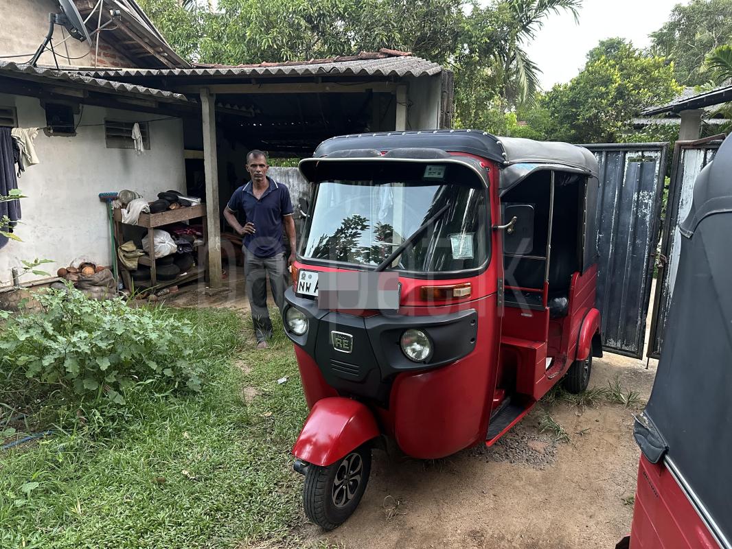 Bajaj 4 stroke 2015 - பயன்படுத்தப்பட்டது முச்சக்கர வண்டி sale in Sri Lanka - patpat.lk