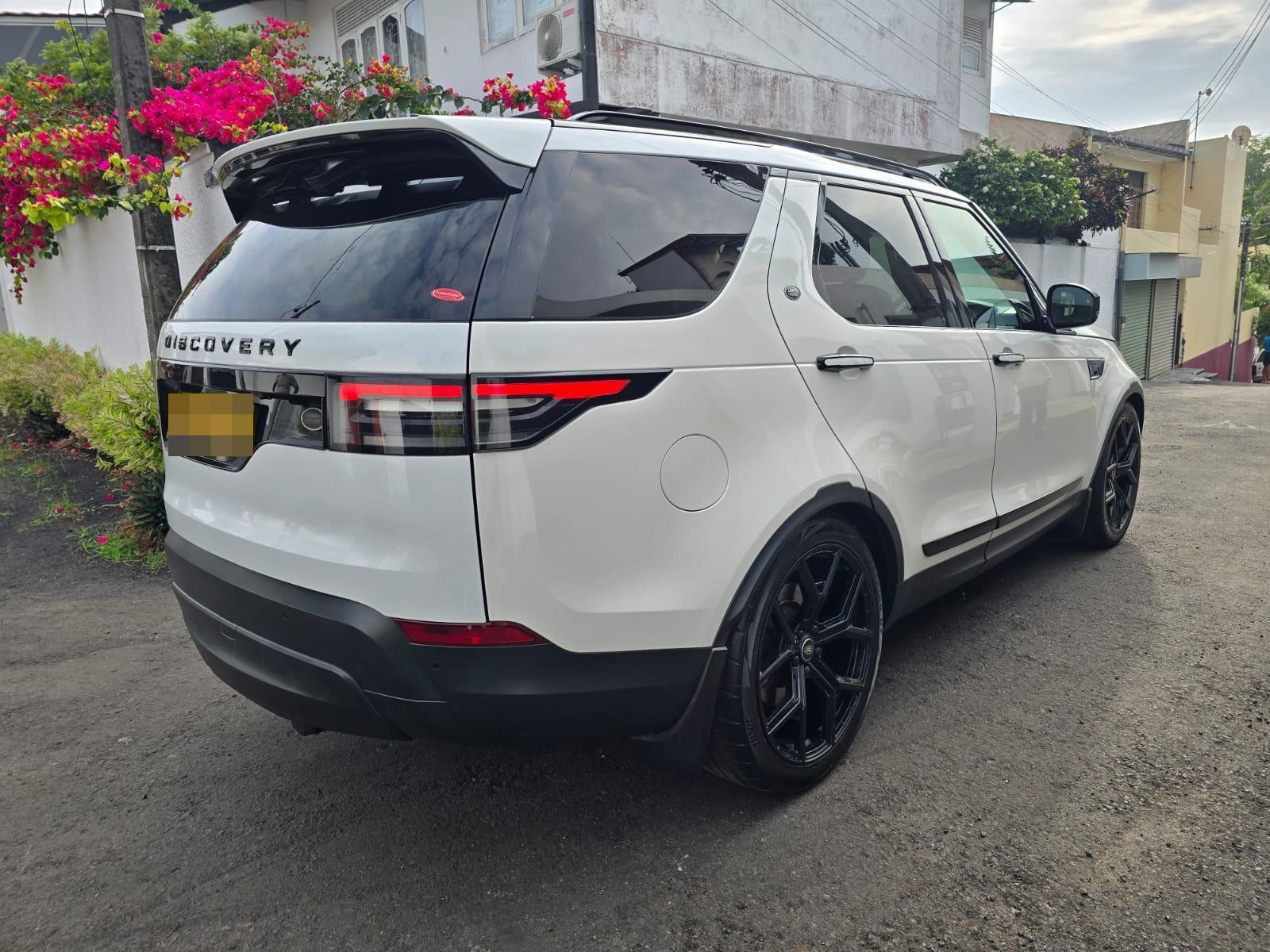 Land Rover Discovery 2017 - பயன்படுத்தப்பட்டது SUV sale in Sri Lanka - patpat.lk