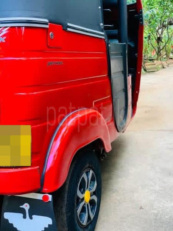 Bajaj Three Wheel 2018 - பயன்படுத்தப்பட்டது முச்சக்கர வண்டி sale in Sri Lanka - patpat.lk
