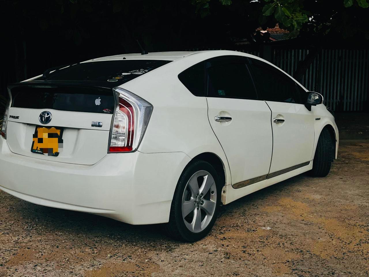 Toyota Prius 2012 - භාවිතා කරන ලද කාර් sale in Sri Lanka - patpat.lk