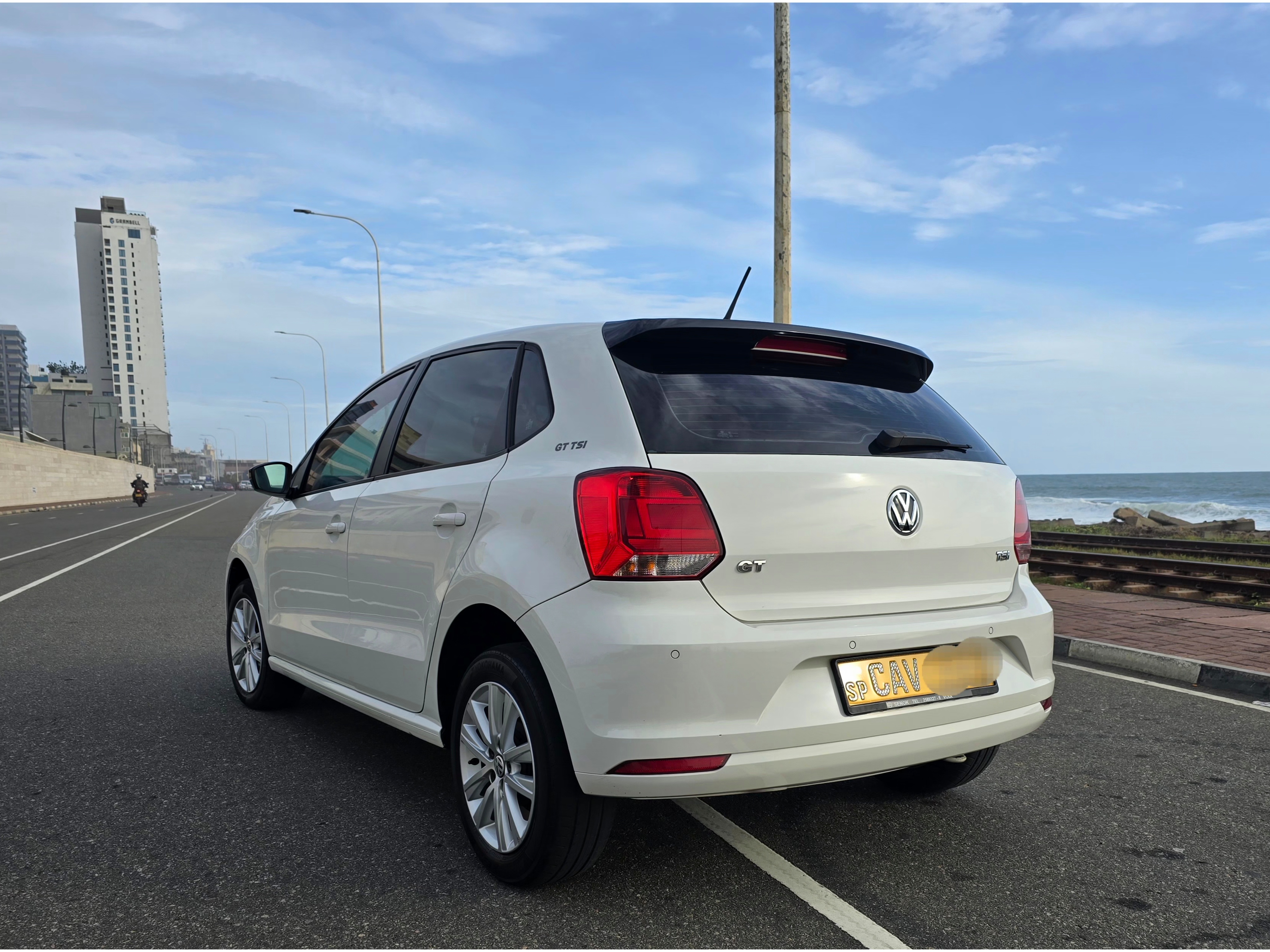 Volkswagen Polo 2016 - பயன்படுத்தப்பட்டது கார் sale in Sri Lanka - patpat.lk