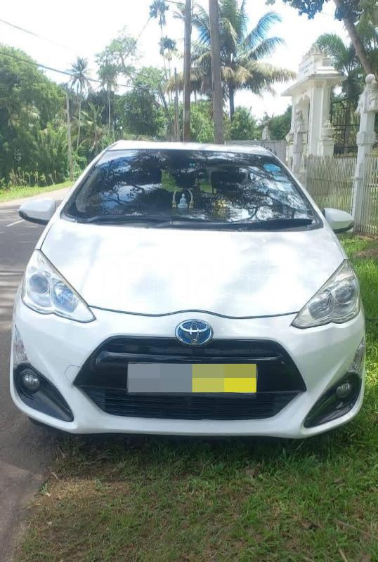 Toyota Aqua 2015 - பயன்படுத்தப்பட்டது கார் sale in Sri Lanka - patpat.lk