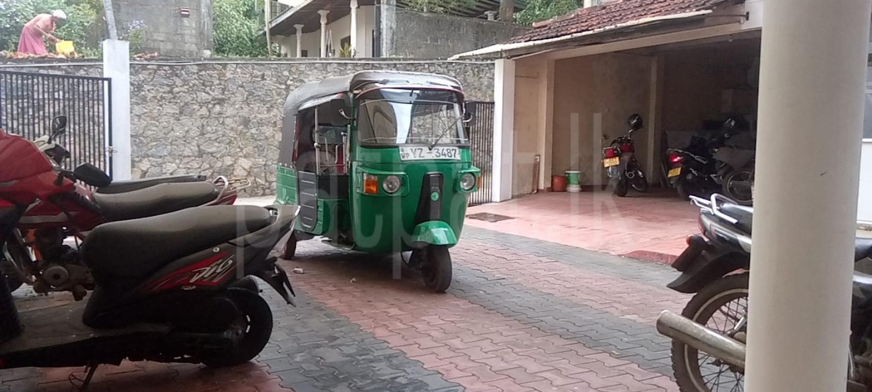 Bajaj Three Wheel 2012 - பயன்படுத்தப்பட்டது முச்சக்கர வண்டி sale in Sri Lanka - patpat.lk