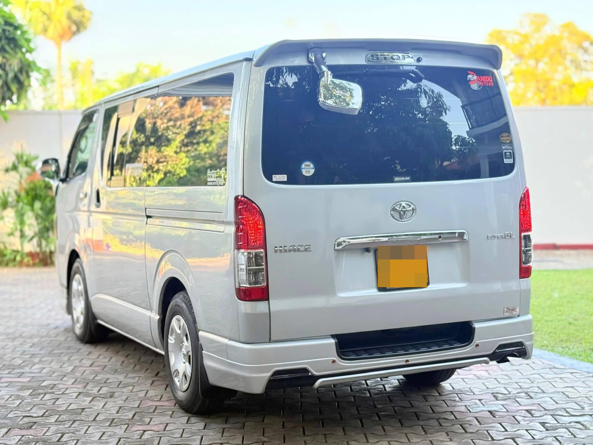 Toyota Hiace 2006 - பயன்படுத்தப்பட்டது வேன் sale in Sri Lanka - patpat.lk