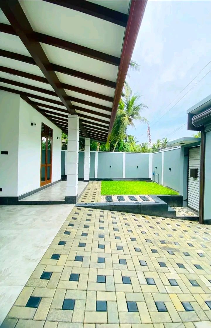 House for Sale in Athurugiriya