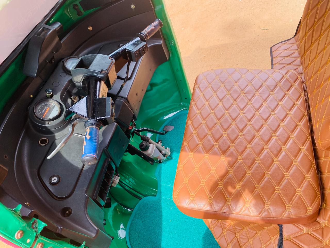 Bajaj Three Wheel 2015 - භාවිතා කරන ලද ත්‍රිරෝද රථය sale in Sri Lanka - patpat.lk