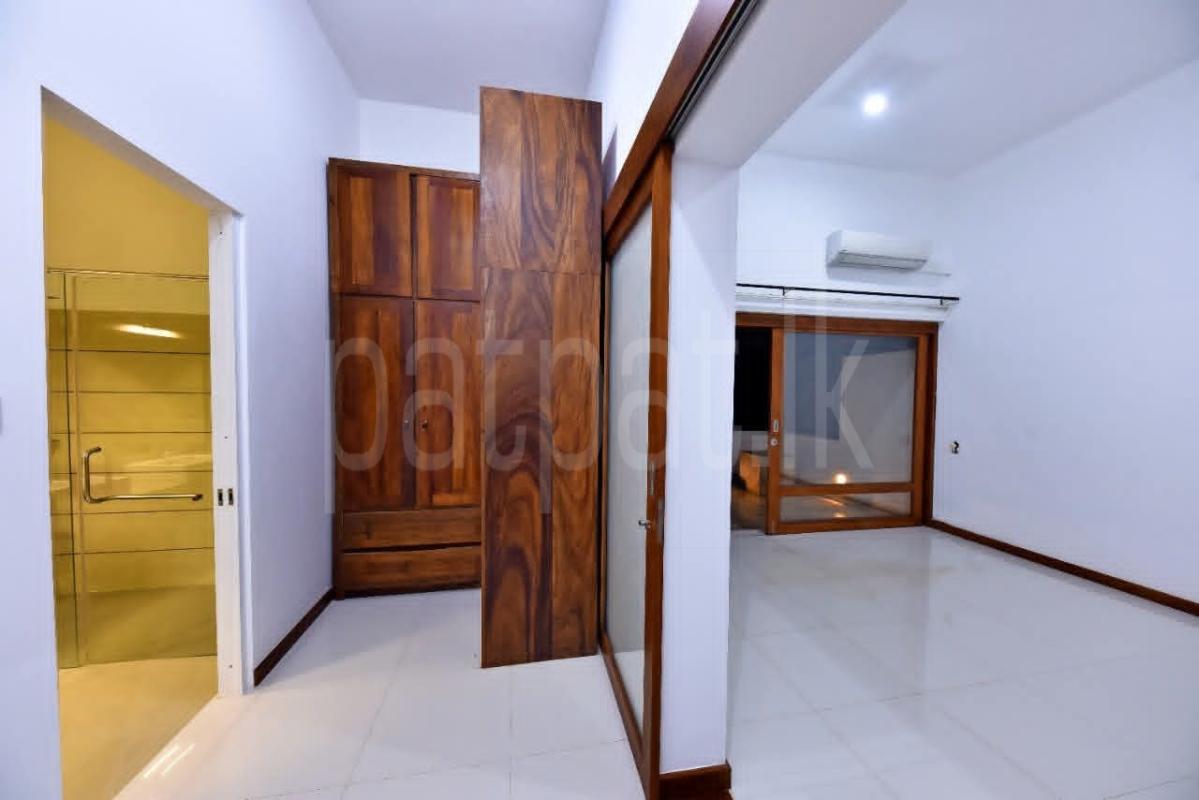 House for Sale in Talawatugoda
