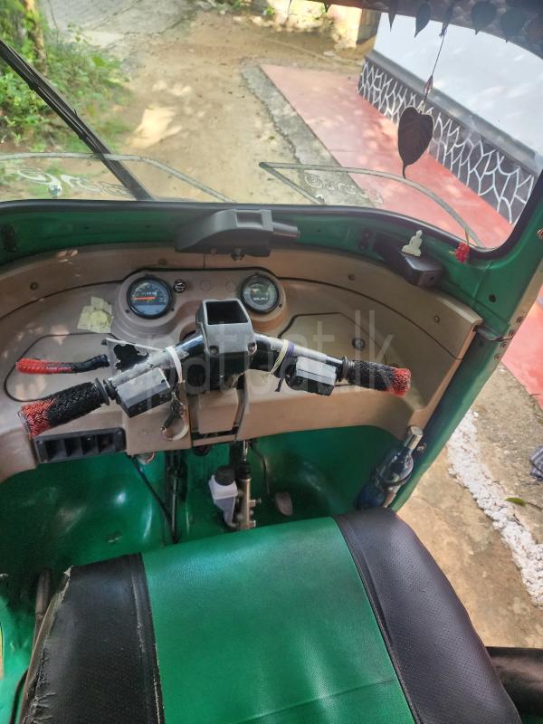 Bajaj Three Wheel 2015 - பயன்படுத்தப்பட்டது முச்சக்கர வண்டி sale in Sri Lanka - patpat.lk
