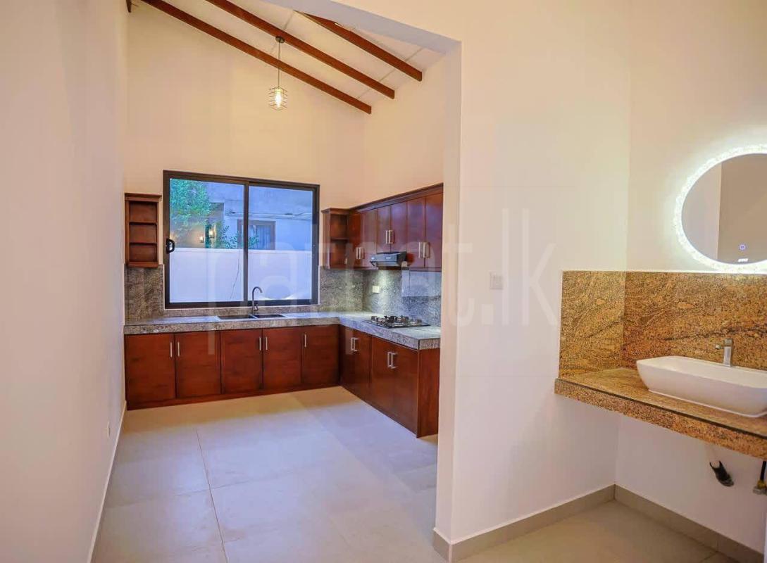 House for Sale in Athurugiriya