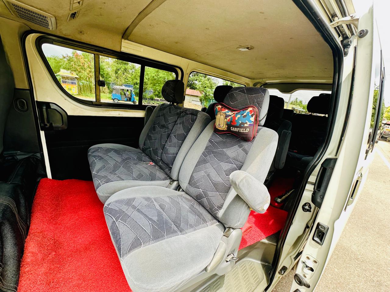 Toyota Hiace 2011 - பயன்படுத்தப்பட்டது வேன் sale in Sri Lanka - patpat.lk