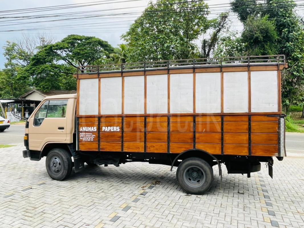 Toyota Dyna 1987 - பயன்படுத்தப்பட்டது டிரக் sale in Sri Lanka - patpat.lk