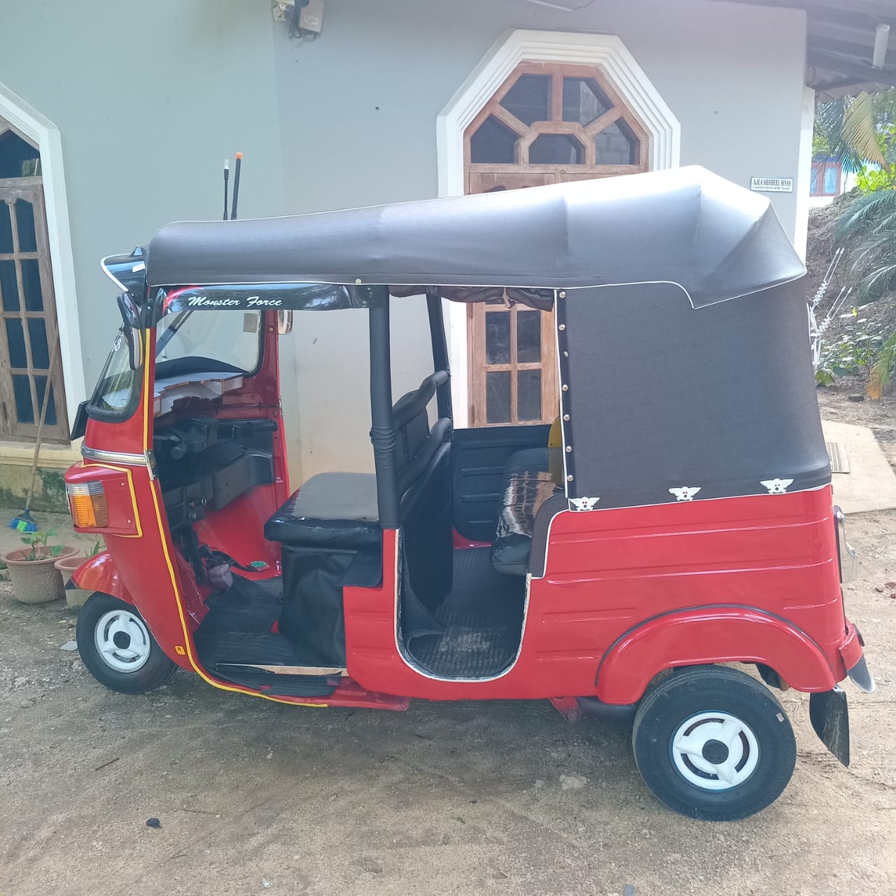 Bajaj Three Wheel 2011 - பயன்படுத்தப்பட்டது முச்சக்கர வண்டி sale in Sri Lanka - patpat.lk