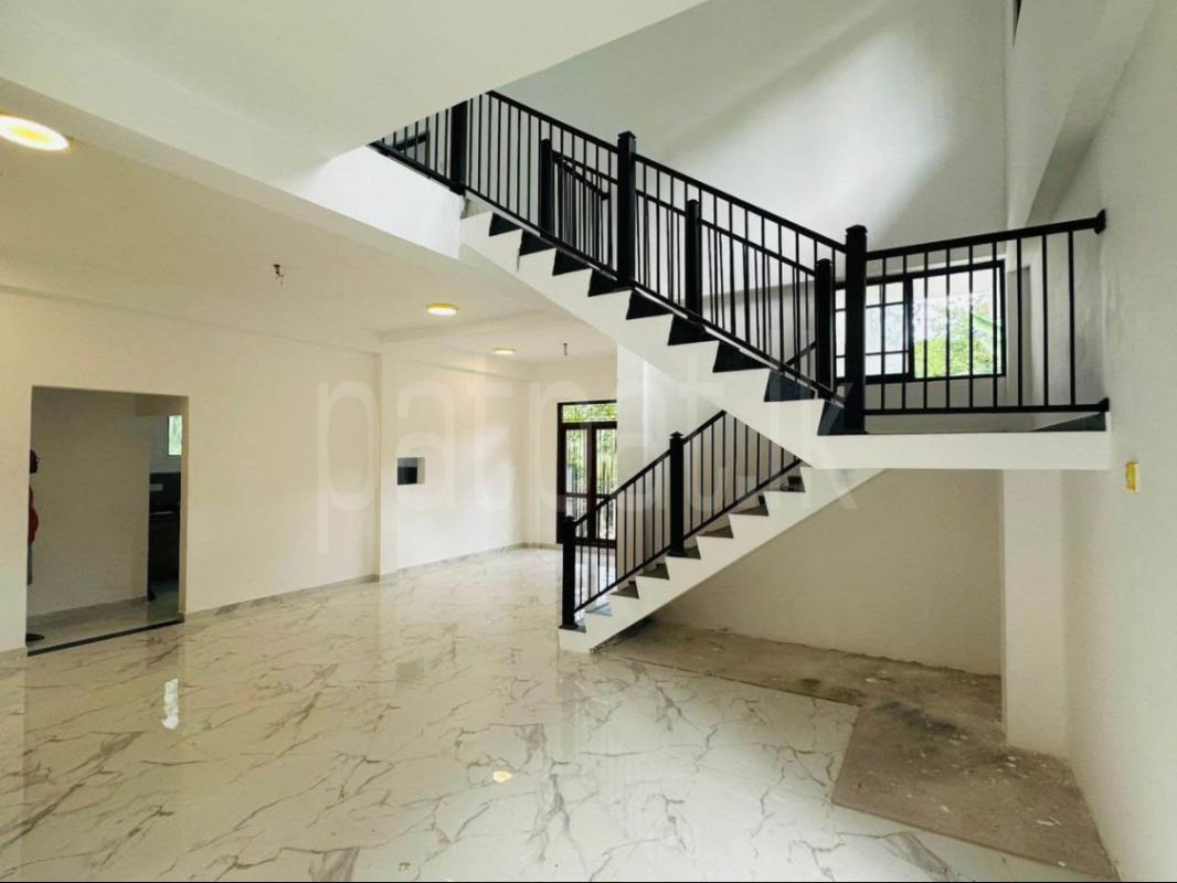 House for Sale in Athurugiriya