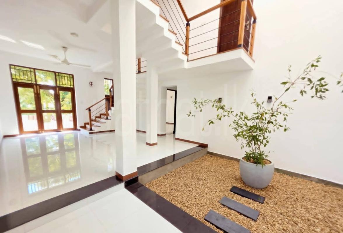 House for Sale in Athurugiriya
