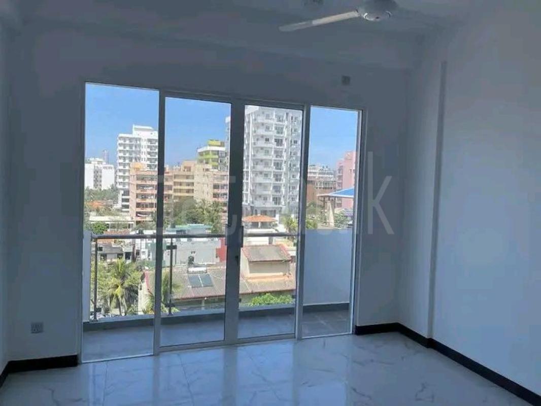 Semi Luxury Apartment for Sale in Wellawatta (Colombo 06)
