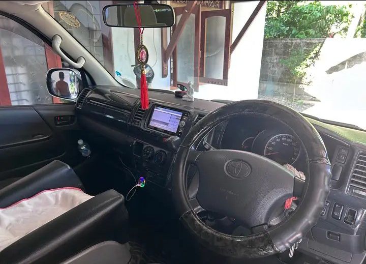 Toyota Hiace 2007 - Used Van sale in Sri Lanka - patpat.lk