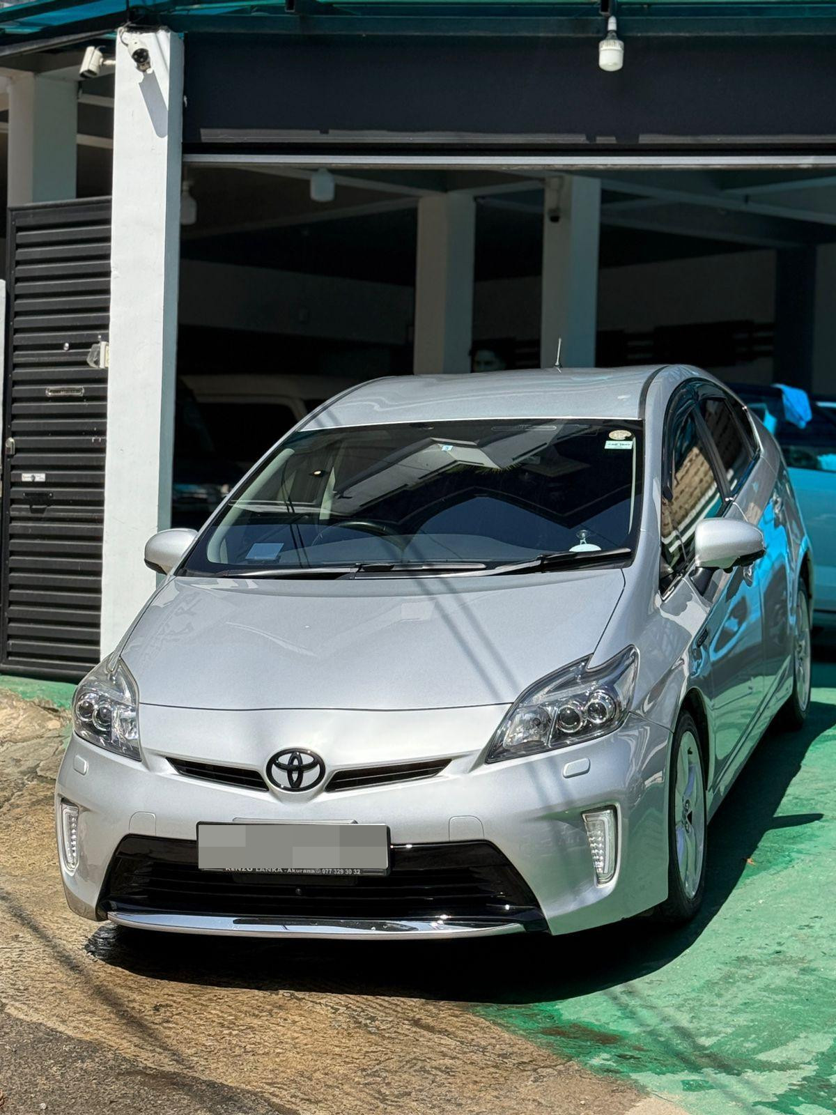 Toyota Prius 2012 ads-image-1