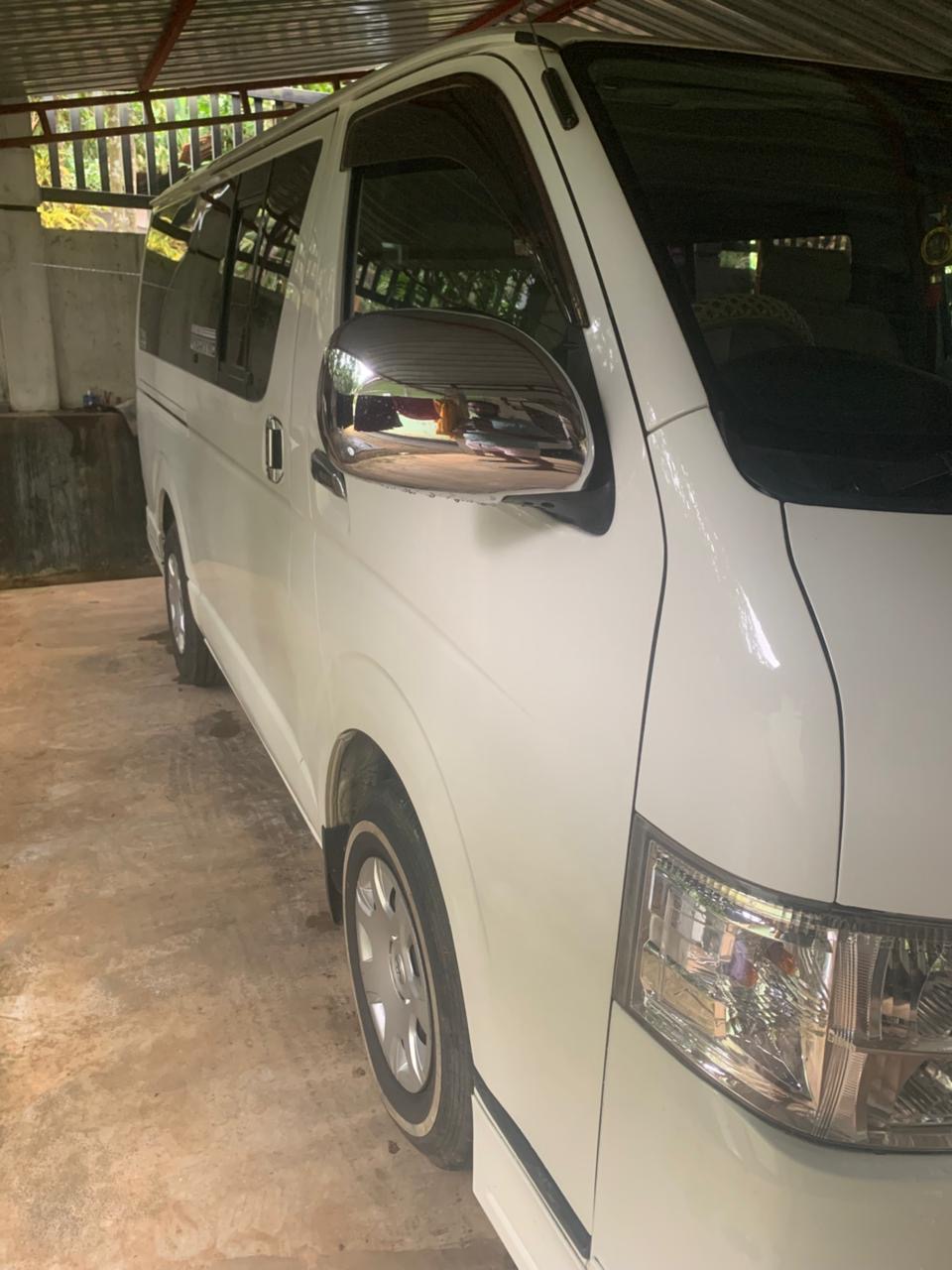 Toyota Hiace 2010 - භාවිතා කරන ලද වෑන් රථය sale in Sri Lanka - patpat.lk