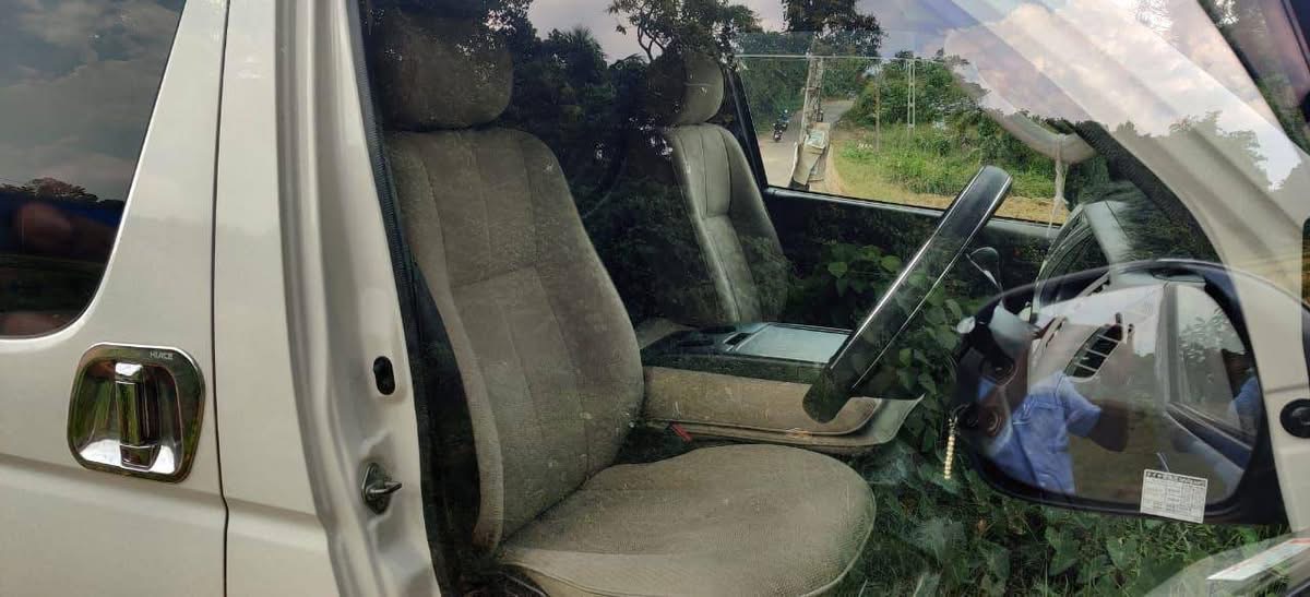Toyota Hiace 2013 - மறுசீரமைக்கப்பட்டது வேன் sale in Sri Lanka - patpat.lk